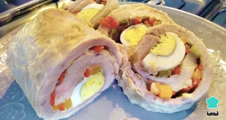 matambre arrollado cocinandose en olla