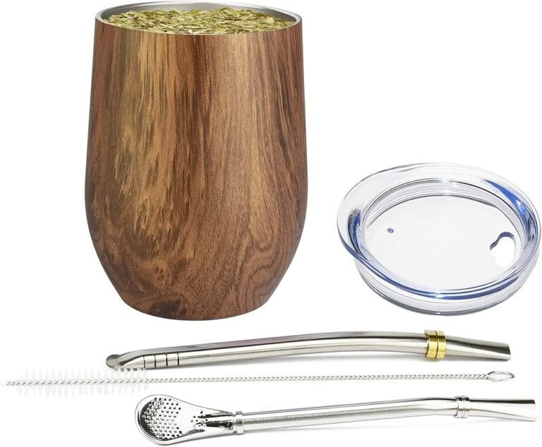 mate de calabaza y madera juntos