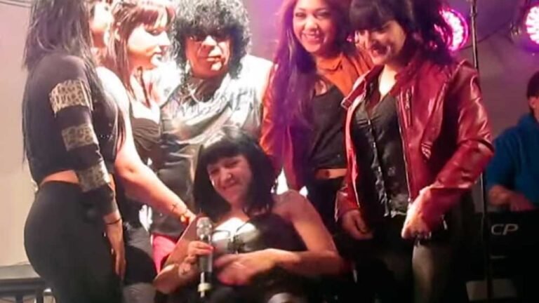 mona jimenez en concierto con fans