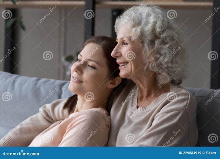 mujer contemplando su futuro como madre