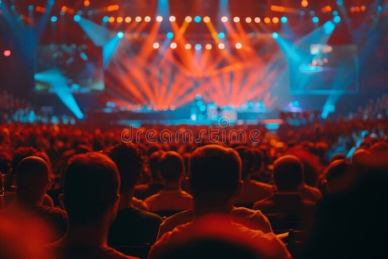 multitud disfrutando de un concierto en vivo