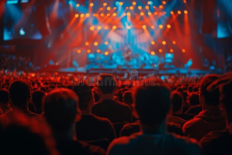 multitud emocionada en un concierto vibrante