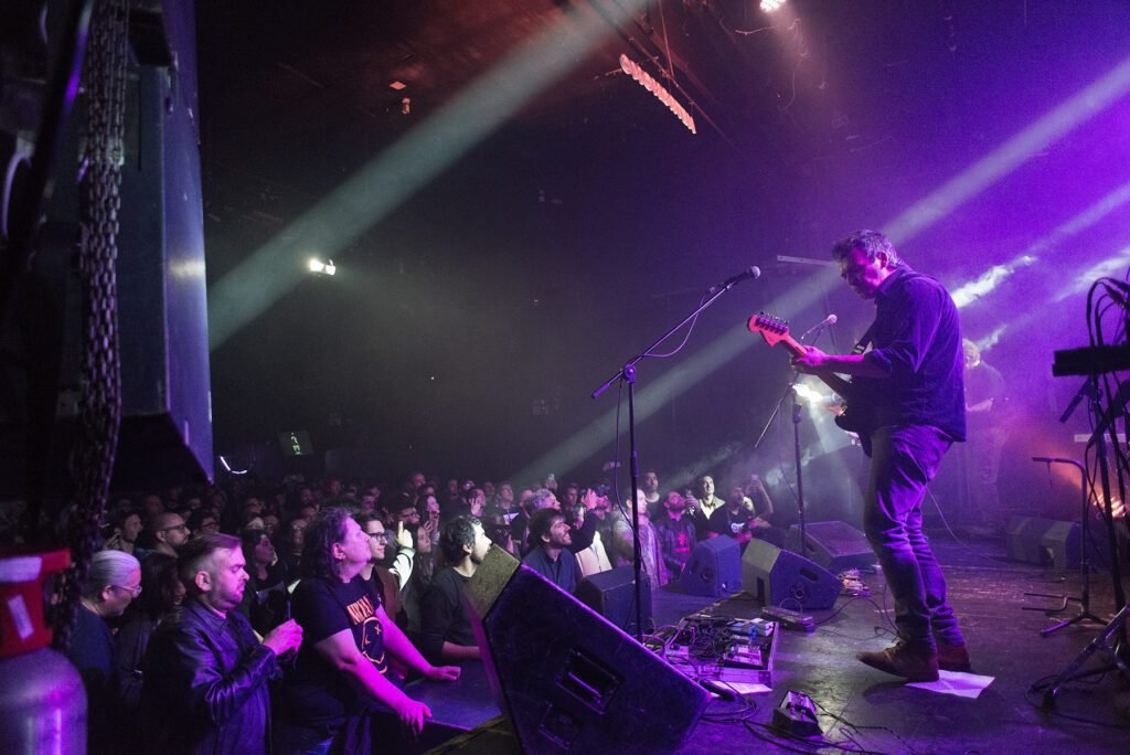 Qué significa “canta conmigo ahora ayer” y de dónde proviene