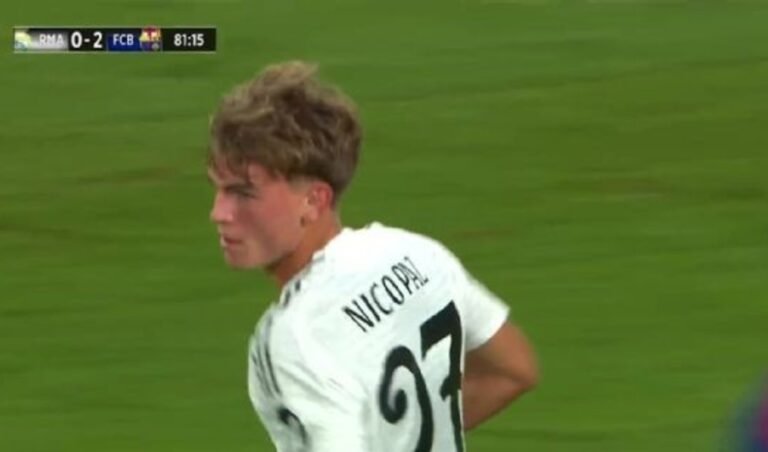nicolas paz celebrando un gol en el campo
