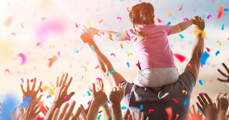 ninos disfrutando de un evento musical