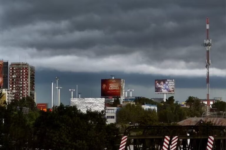 nubes oscuras sobre buenos aires