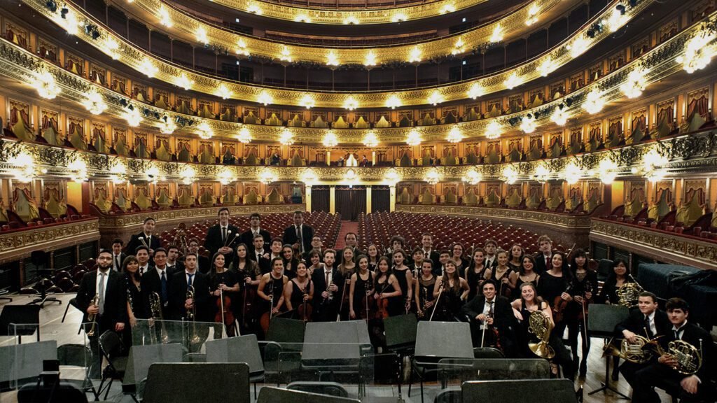 Quién es el director musical actual del Teatro Colón en Buenos Aires
