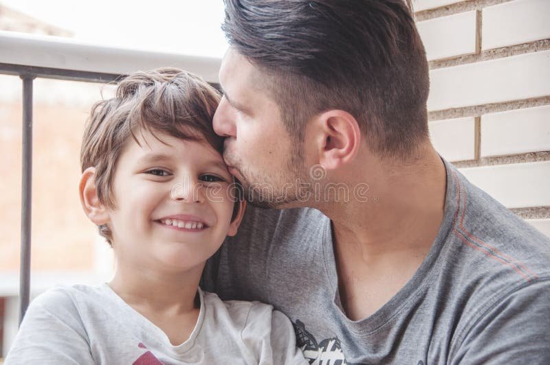 De qué trata la canción "En los brazos de papá" y su significado 3 De qué trata la canción “En los brazos de papá” y su significado