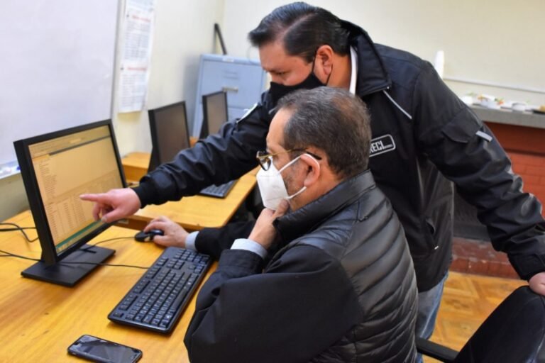 Cuáles son los pasos para consultar el padrón electoral en Monte Caseros 15 padron electoral en una computadora