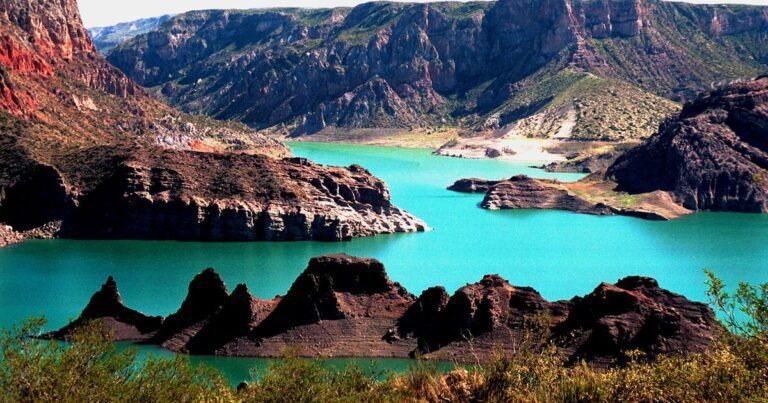 Qué servicios y características ofrece Del Sur y Media Agua en San Rafael 24 paisaje de san rafael con montanas