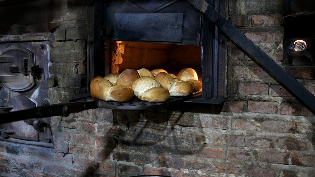 Por qué elegir una panadería con horno de leña para tus panes 6 Por qué elegir una panadería con horno de leña para tus panes