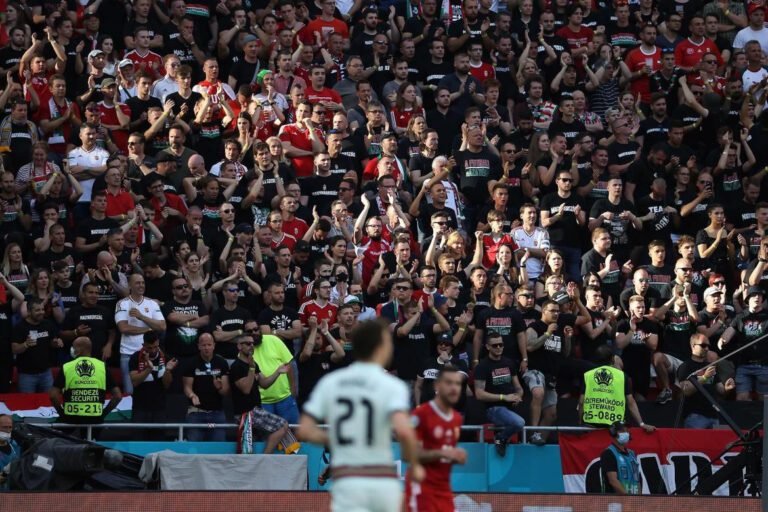 Qué partidos y horarios ofrece Fútbol para Todos en TyC Sports 22 partido de futbol en un estadio lleno