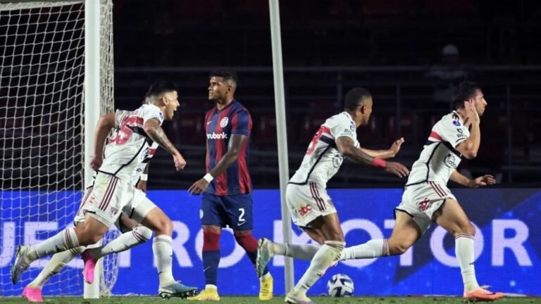 partido de futbol entre san pablo y san lorenzo