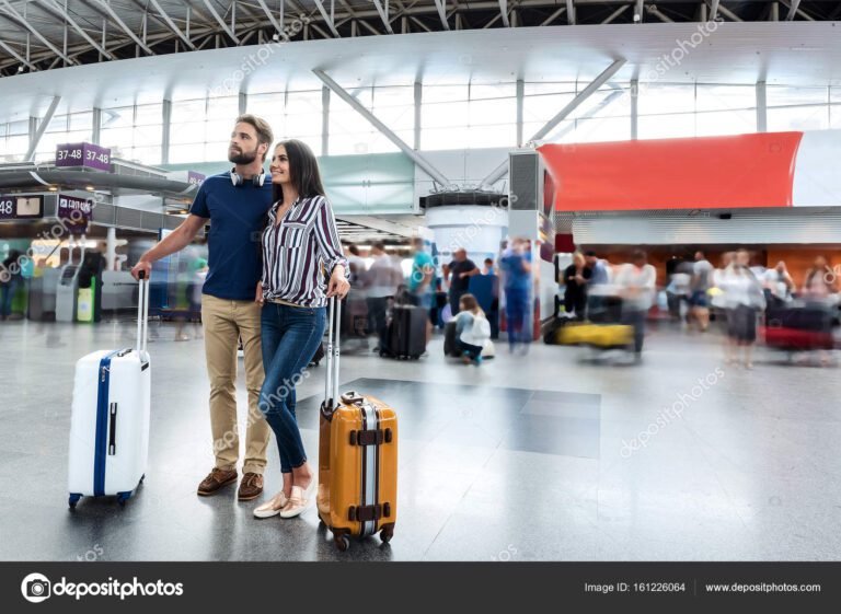 pasajero feliz en el aeropuerto