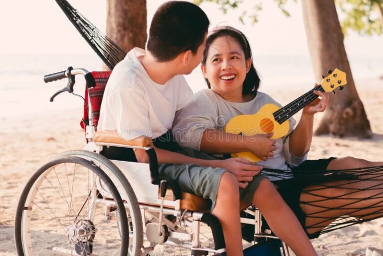 Cómo obtener pasajes con descuento para personas con discapacidad según la CNRT 26 persona con discapacidad viajando felizmente