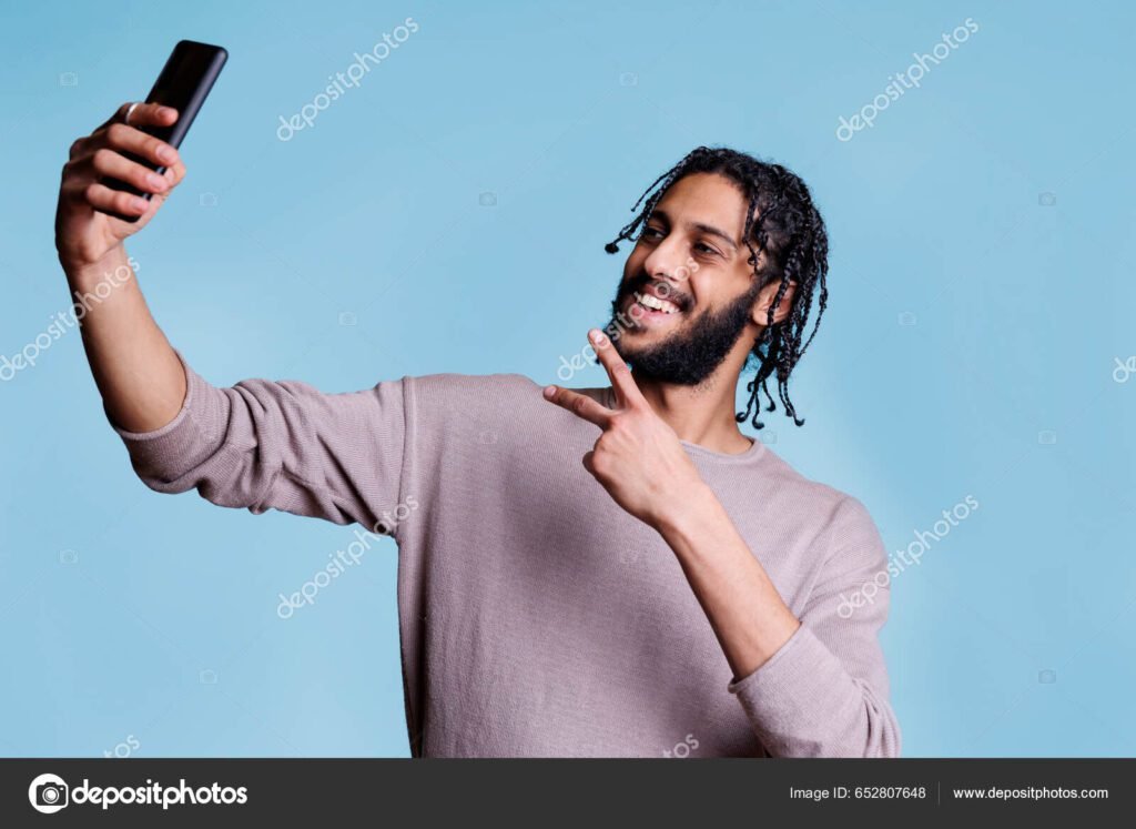 Cómo activar la cámara de WhatsApp durante una videollamada en Zoom 1 persona usando telefono durante videollamada