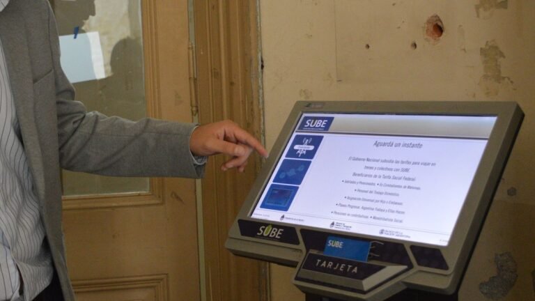 Por qué no puedo acreditar la carga en Sube y qué hacer al respecto 14 persona utilizando una terminal sube