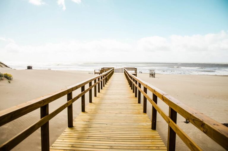 Qué novedades de último momento se han reportado en Pinamar 20 playas de pinamar al atardecer