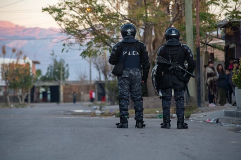 Cómo informan los policiales de Mendoza Las Heras en Diario El Sol 21 policias en accion en mendoza las heras