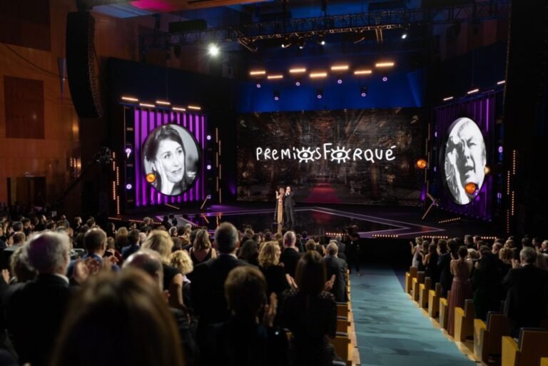 premios y celebraciones en un escenario