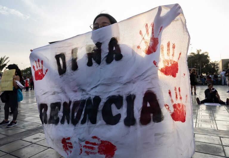 protestas en la calle por renuncia presidencial
