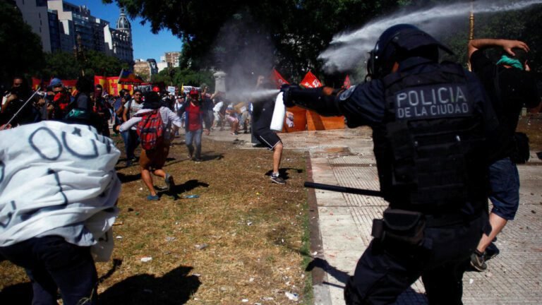 protestas sociales sobre reforma jubilatoria en argentina