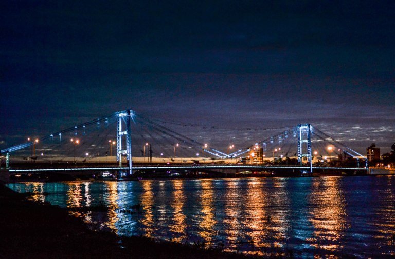 Cuáles son los requisitos para obtener permisos en Corrientes, Gob. AR para puentes 1 puente sobre rio en paisaje argentino
