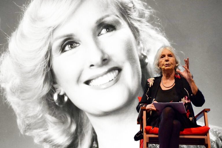 retrato de mirtha legrand con fondo elegante