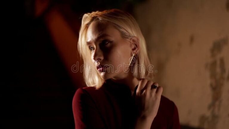 retrato de una mujer carismatica y enigmatica