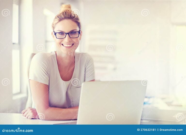 retrato de una mujer en un ambiente profesional