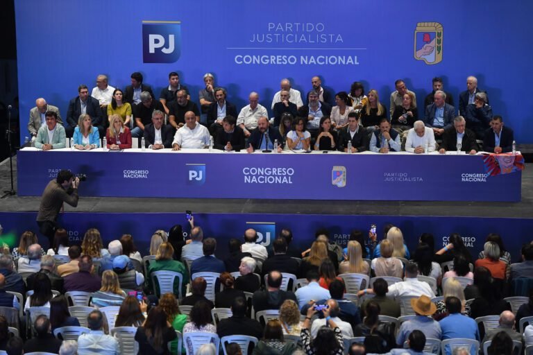 reunion de politicos del partido justicialista