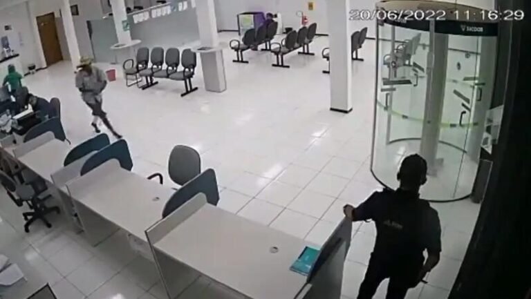 robo a banco con vigilancia y seguridad