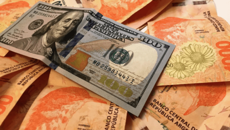 salario minimo en argentina con monedas y billetes