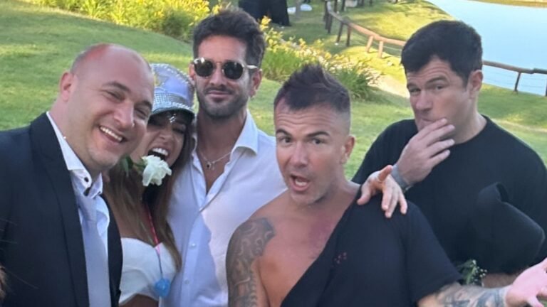 sol perez sonriendo en un evento publico