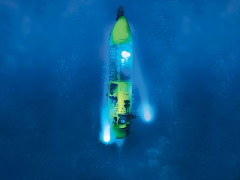 submarino en el oceano profundo 1