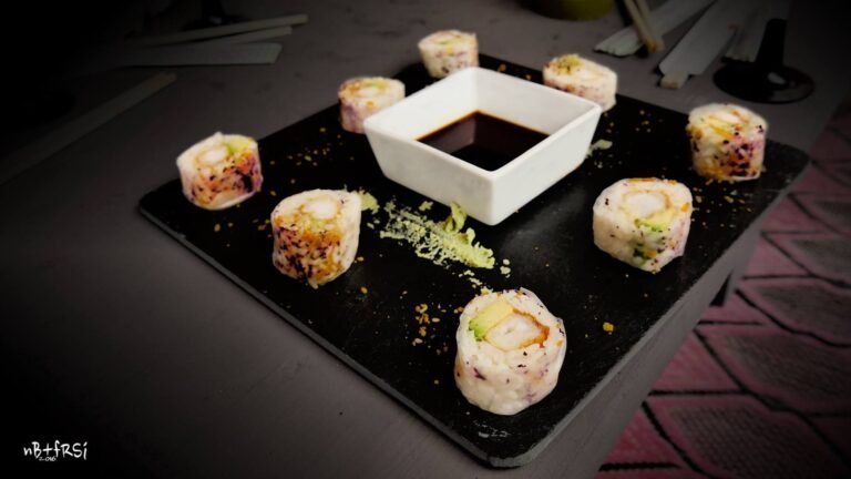 sushi y musica en un ambiente acogedor
