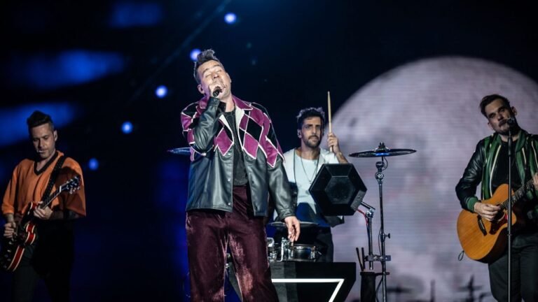 tan bionica en un escenario musical