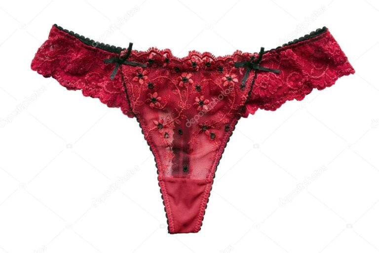tanga de encaje roja sobre fondo elegante