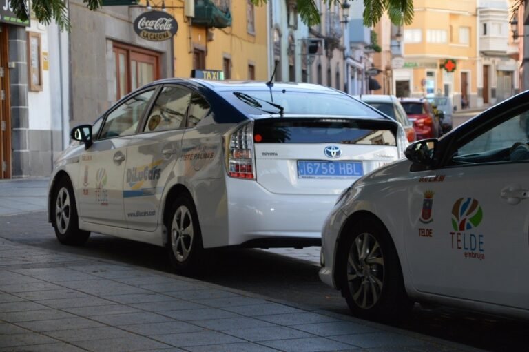 taxi en san rafael al atardecer