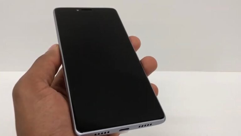 telefono movil con pantalla en negro