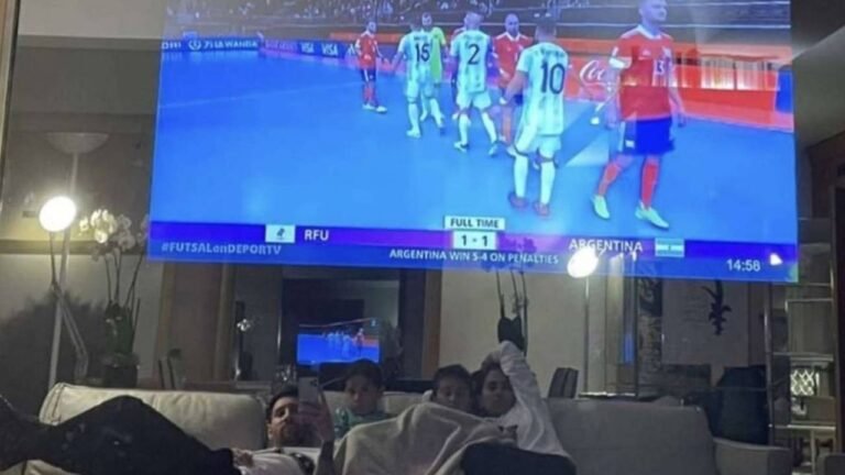 television argentina con familias viendo juntos