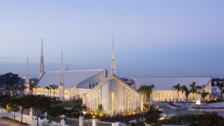 templo mormon en buenos aires al atardecer