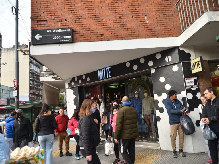 tiendas de ropa en avenida avellaneda