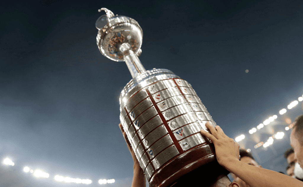Cuántas veces ganó Boca Juniors la Copa Libertadores a lo largo de su historia 1 trofeo de la copa libertadores brillante