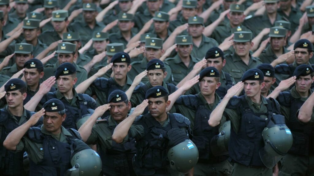 Qué características y colores tiene el uniforme de Gendarmería Nacional Argentina 4 Qué características y colores tiene el uniforme de Gendarmería Nacional Argentina