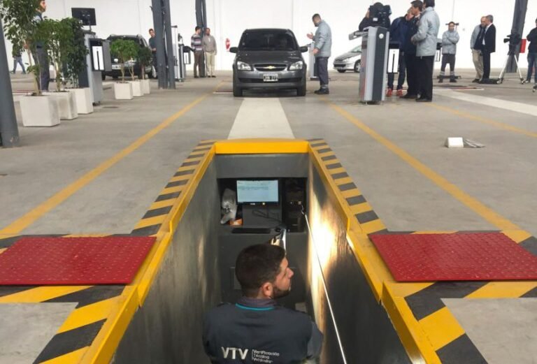 vehiculo en una estacion de vtv