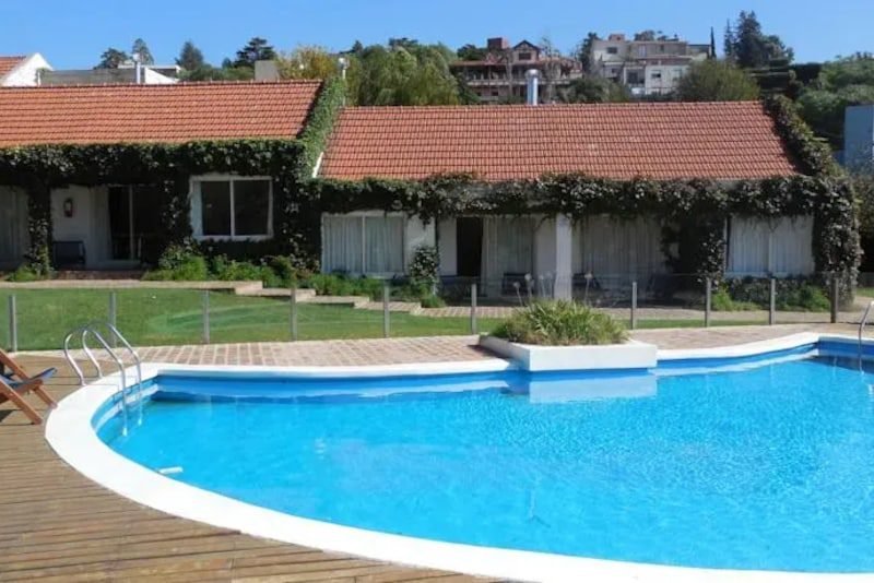 Qué actividades y lugares turísticos ofrece Aguada Chica en Carlos Paz