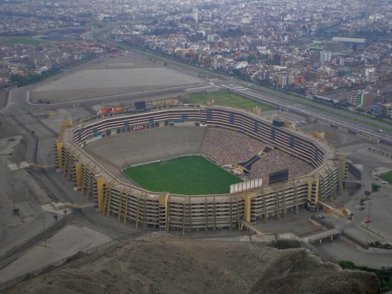 Cómo puedo acceder a los ingresos del Estadio Monumental en Buenos Aires 8 vista panoramica del estadio monumental