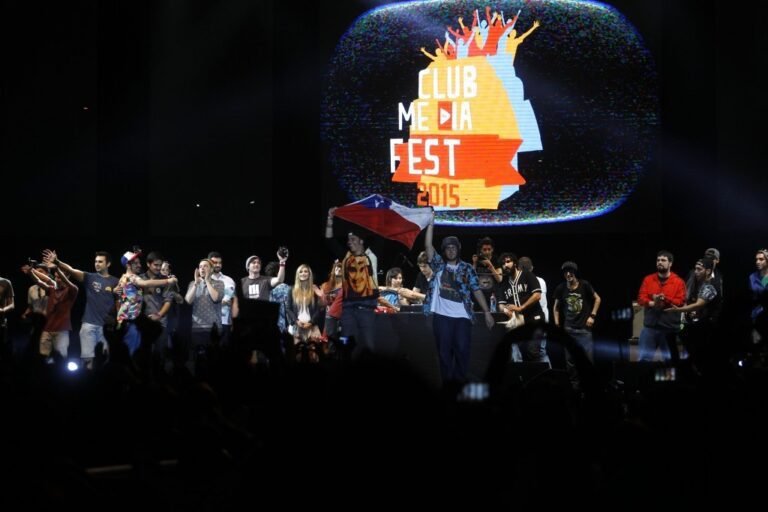 youtuber en un evento de entretenimiento