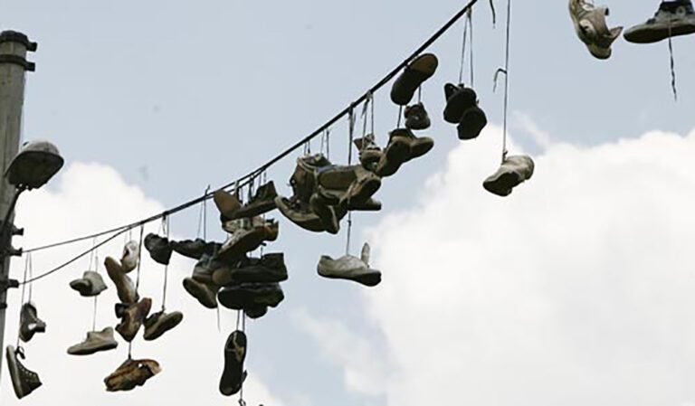 zapatillas electricas flotando sin cables